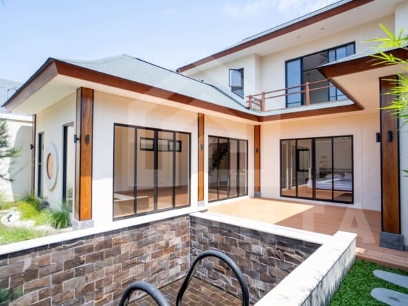 Front view of authentic 3 bedroom Japanese villa in Sanur